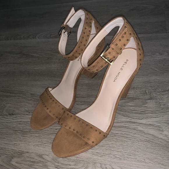 pelle moda frisk embellished sandal